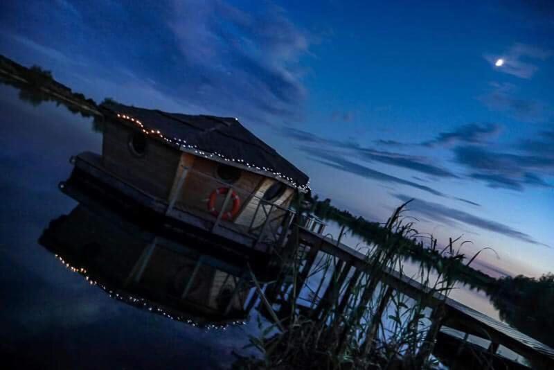 Cabane Flottante Millenium Varanges Екстер'єр фото